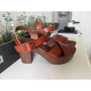 Universal Thread Cognac Brown Faux Leather Platform Block Heel Sandals Size 8